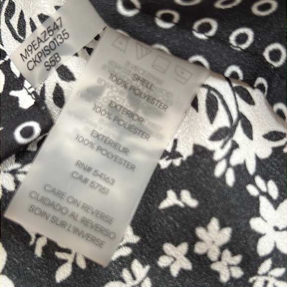 Calvin Klein large white/black printed front button top. - Picture 8 of 8